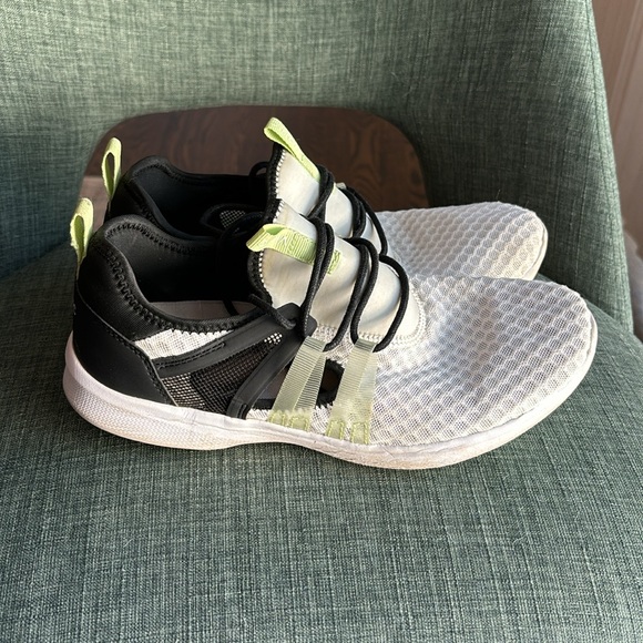 Vionic Women’s adore Active Sneaker Black White size 9 EUC! - Picture 4 of 14